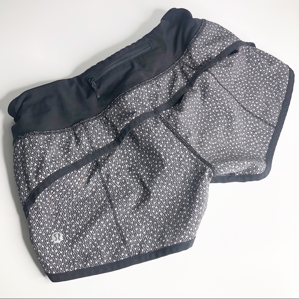 Lululemon Speed Short Frozen Fizz Blk/White 4